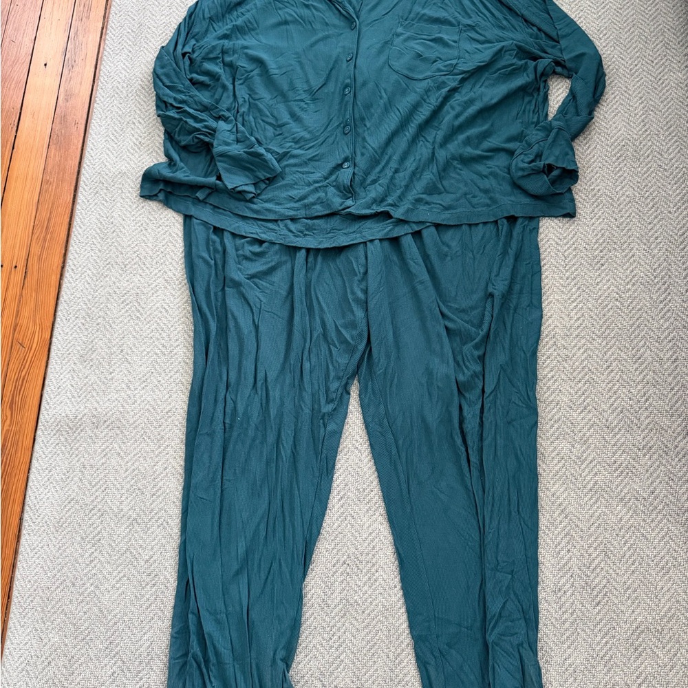 Skims Soft Lounge Pajama Set - Picture 3 of 5